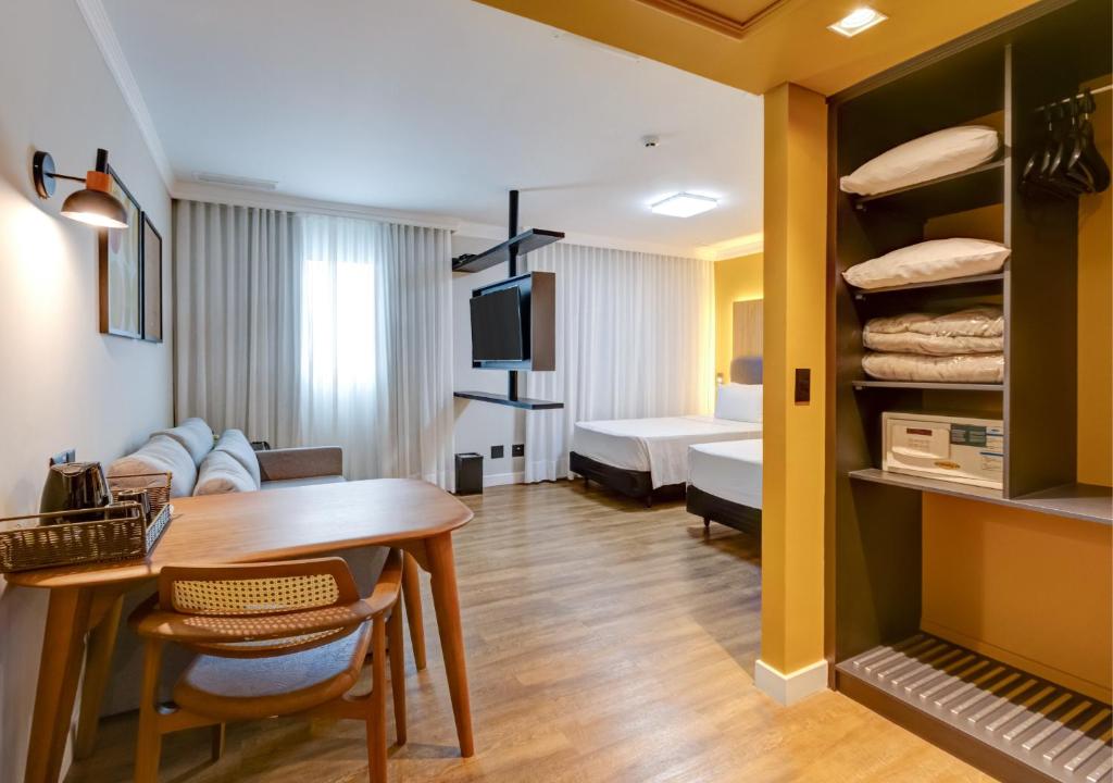 Quarto duplo amplo